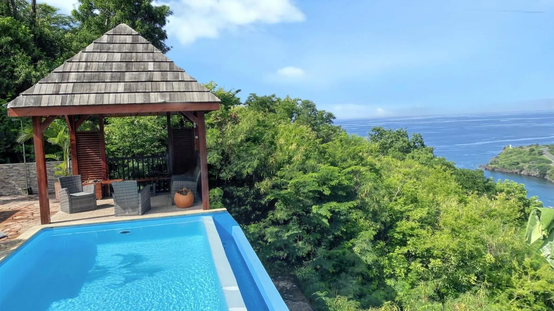 Charmant Bungalow Marigot: Sea View and Pool Retreat Vieux-Habitants
