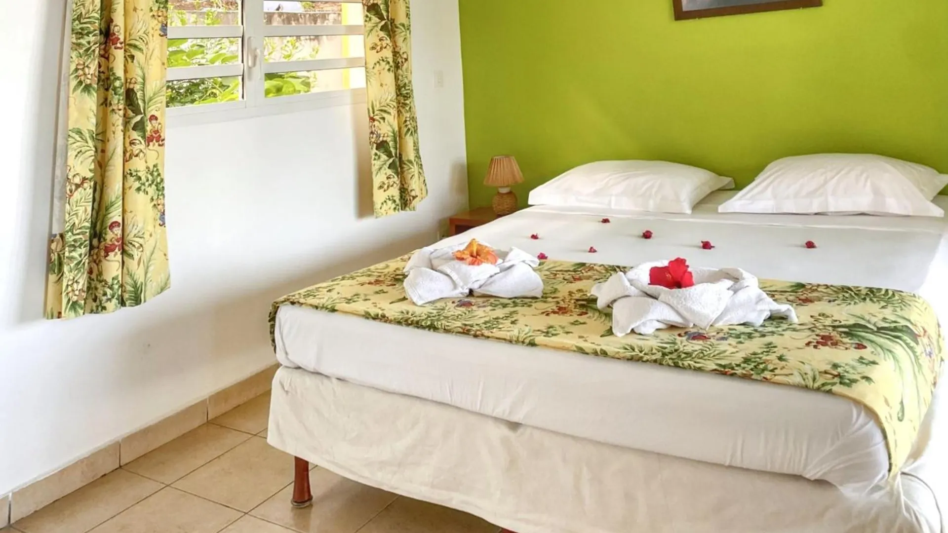 Charmant Bungalow Marigot: Sea View and Pool Retreat Vieux-Habitants